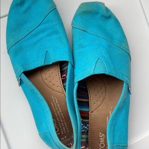 Bright Blue Toms